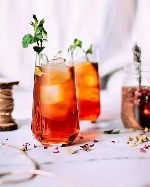 Quick and Easy Iced Tea in glasses with Mint.