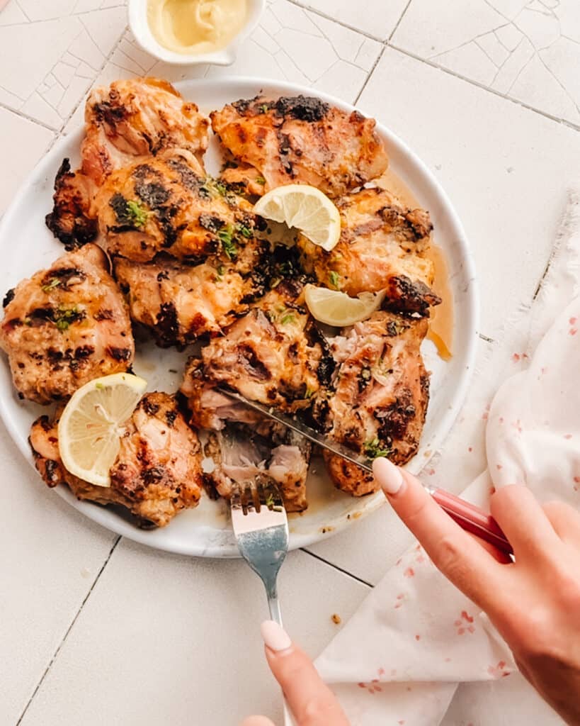 Juicy Grilled Mustard Marinated Chicken with lemon slices