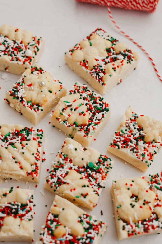 No-bake Christmas Cookie Fudge in pieces