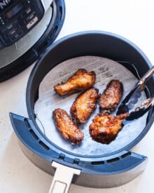 How To Reheat Chicken Wings In An Air Fryer (Perfectly!) - Foodess