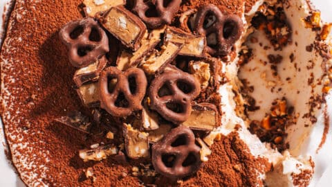 Peanut Butter Pretzel Pie (Easy No Bake Recipe!)