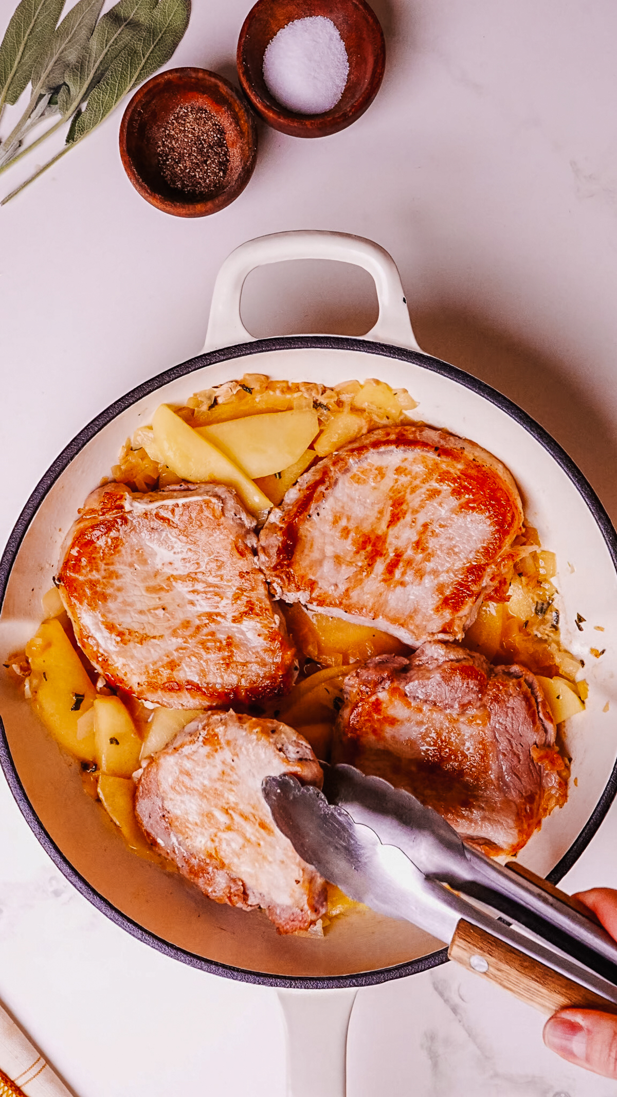 Steps of making Pork Chops with Apples Recipe.