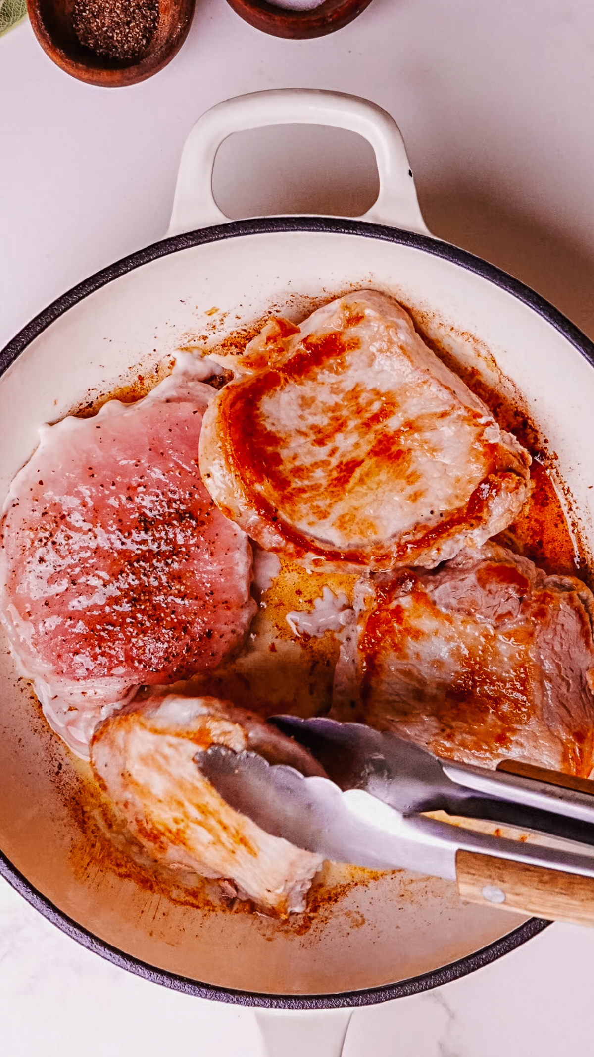 Steps of making Pork Chops with Apples Recipe.