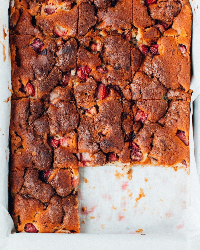 Strawberry Rhubarb Yogurt Cake
