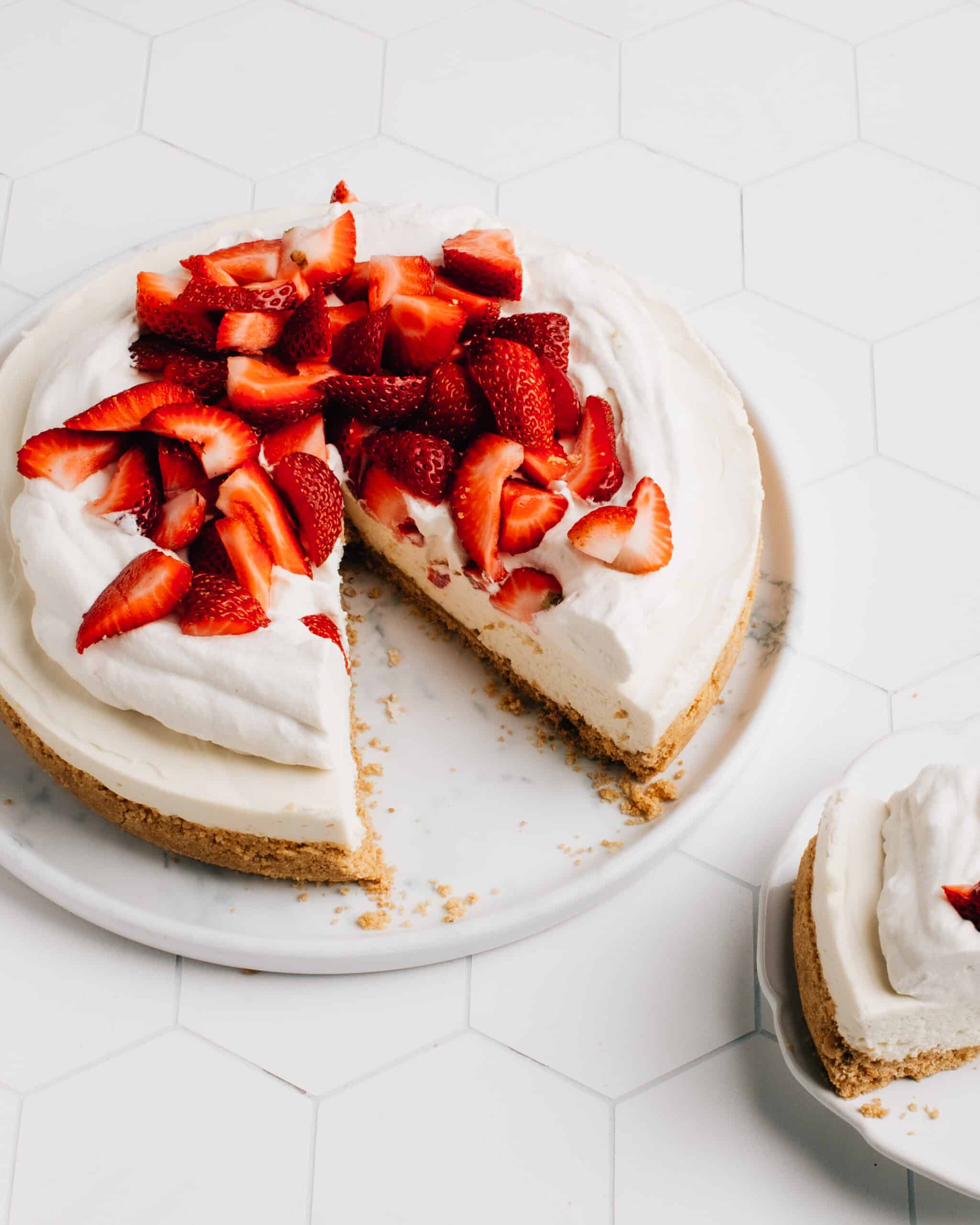 Easy no-bake strawberry cheesecake topped with fresh strawberries.