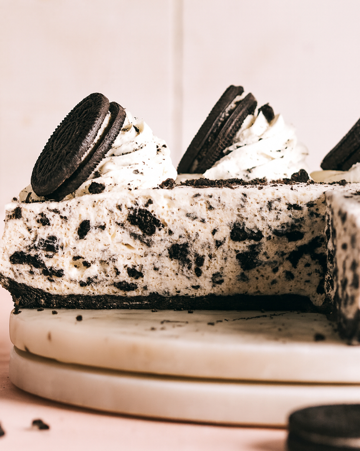 Fluffy Oreo Cookie Cheesecake