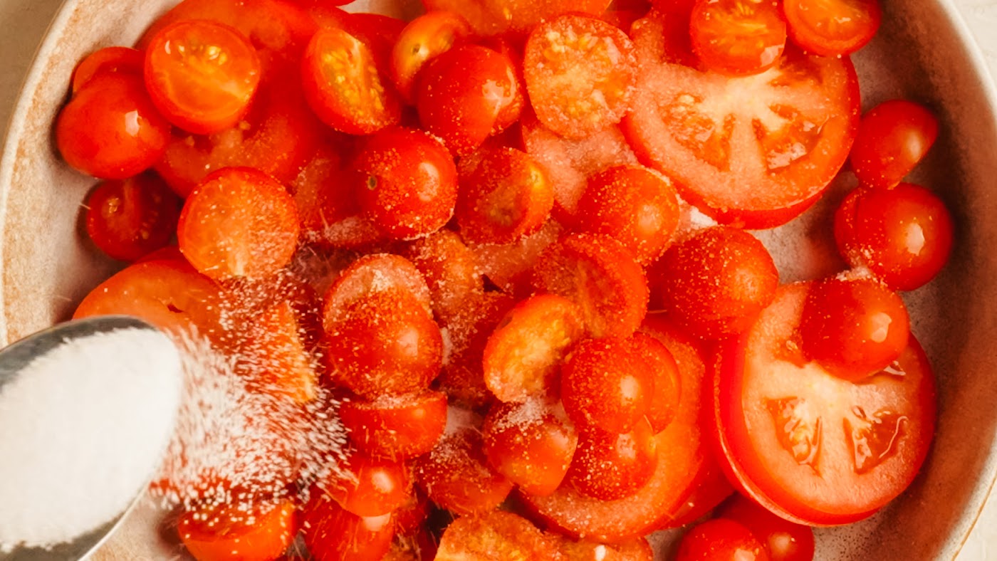 Caprese salad recipe steps.