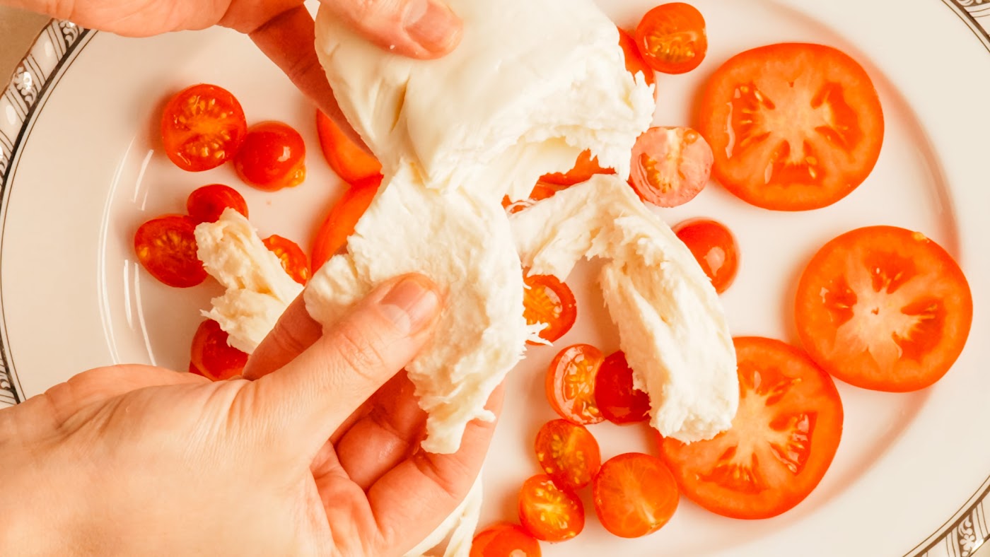 Caprese salad recipe steps.